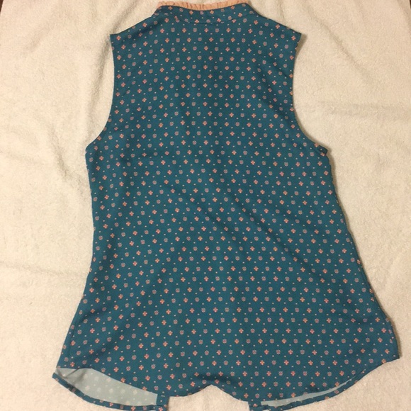 ModCloth Blouse ❤️❤️ - Picture 3 of 3